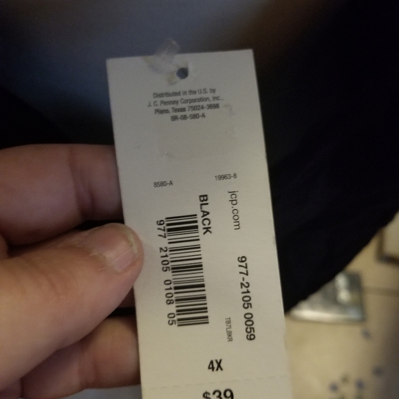 Black cold shoulder sleeves. 4X - Picture 3 of 4